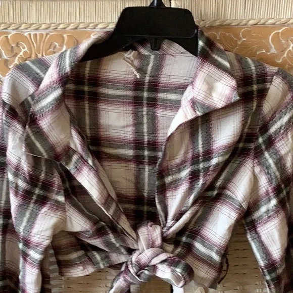 NWOT Flannel  Top by Essue 🤩🤩🤩 - Picture 4 of 7
